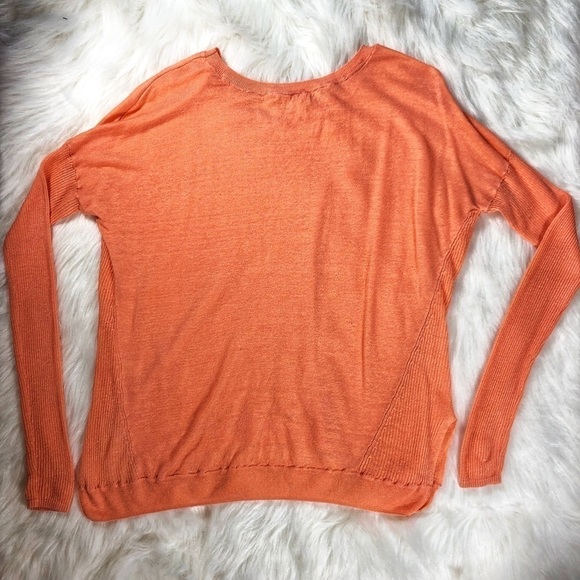 VICTORIA’S Secret Linen Blend Pullover Size Small - Picture 2 of 3